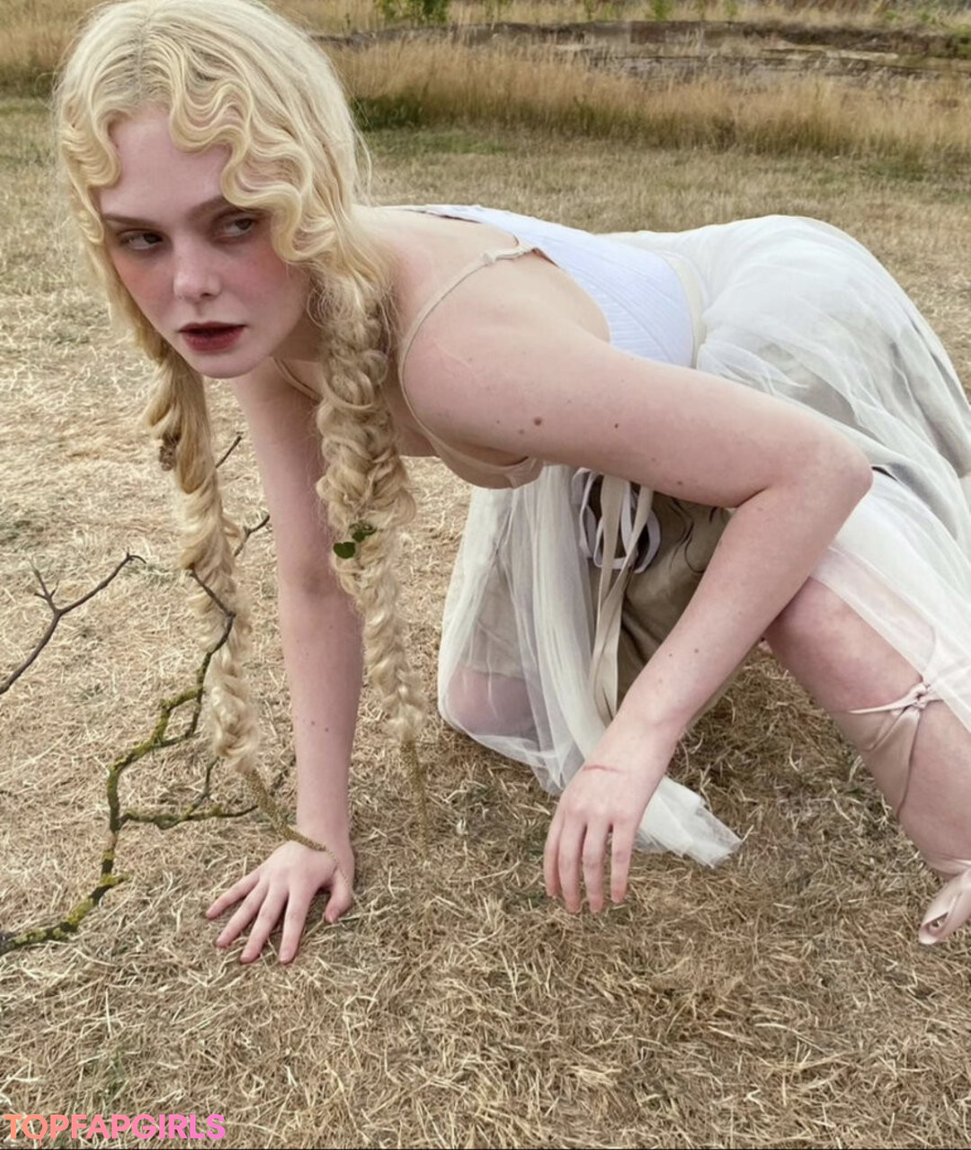 Nacktes geleaktes OnlyFans-Foto von Elle Fanning #1075