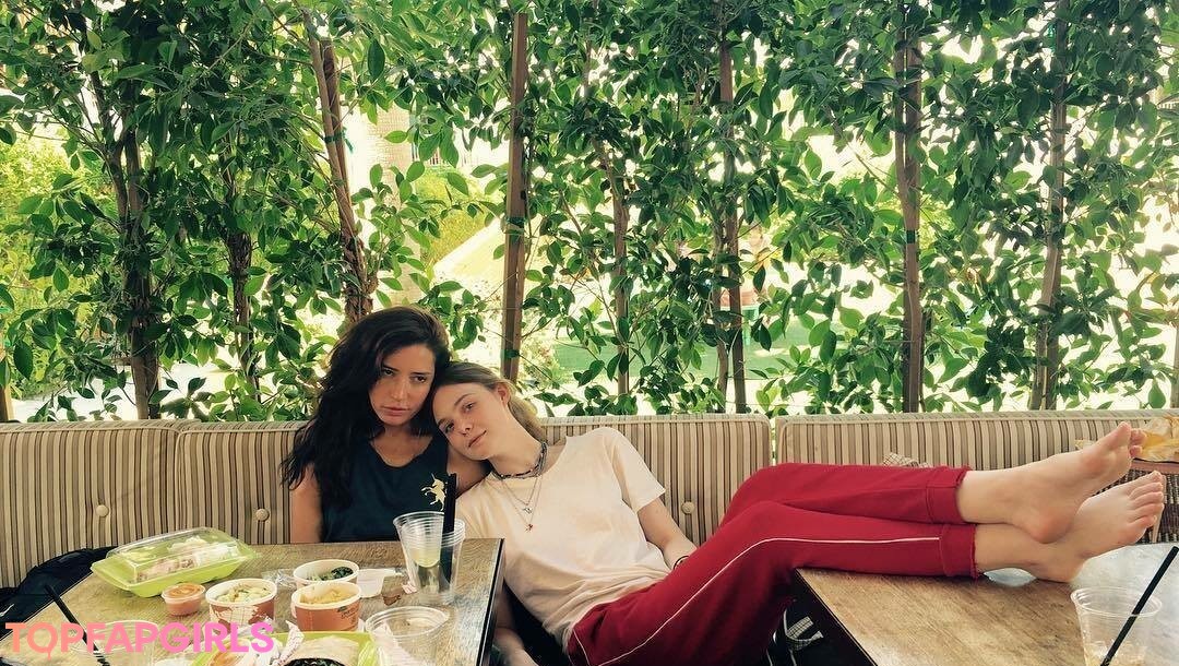 Nacktes geleaktes OnlyFans-Foto von Elle Fanning #1215