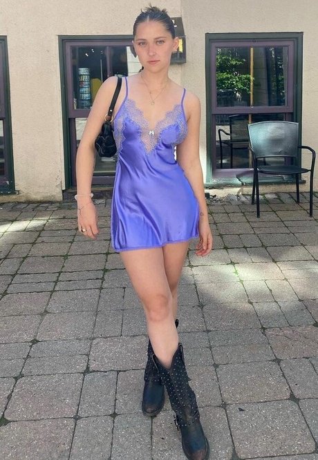 Nacktes geleaktes OnlyFans-Foto von Lilly Breton