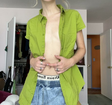 Nacktes geleaktes OnlyFans-Foto von Hadley Nelson