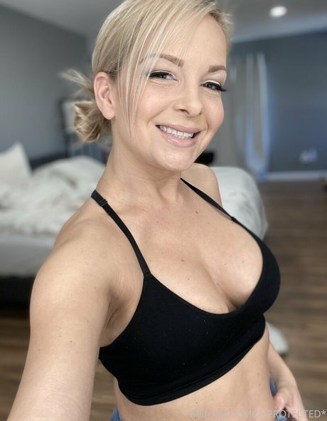 Nacktes geleaktes OnlyFans-Foto von Amieadams