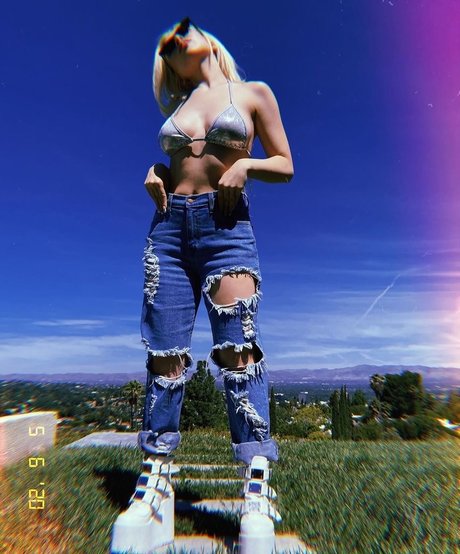 Nacktes geleaktes OnlyFans-Foto von Ava Max