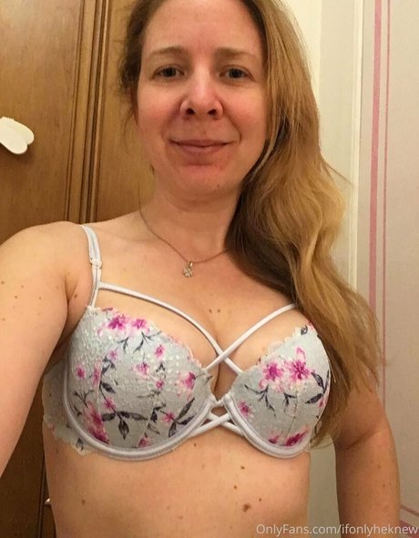 Nacktes geleaktes OnlyFans-Foto von Ifonlyheknew