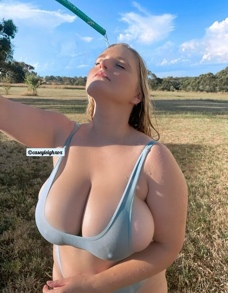 Nacktes geleaktes OnlyFans-Foto von Casey Leigh