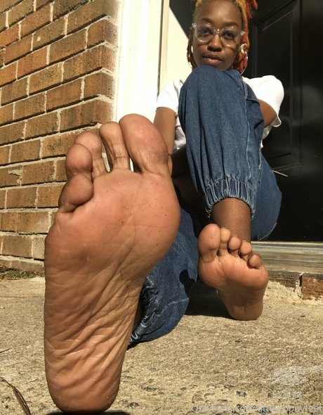 Nacktes geleaktes OnlyFans-Foto von Littleebonyfeet