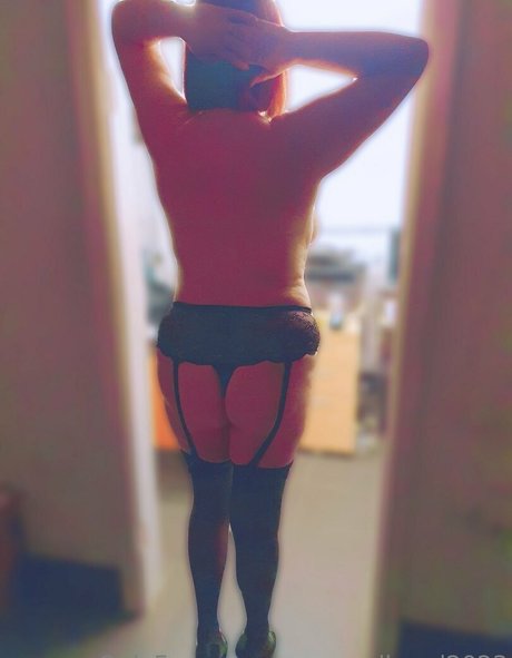 Nacktes geleaktes OnlyFans-Foto von Curvyredhead2023