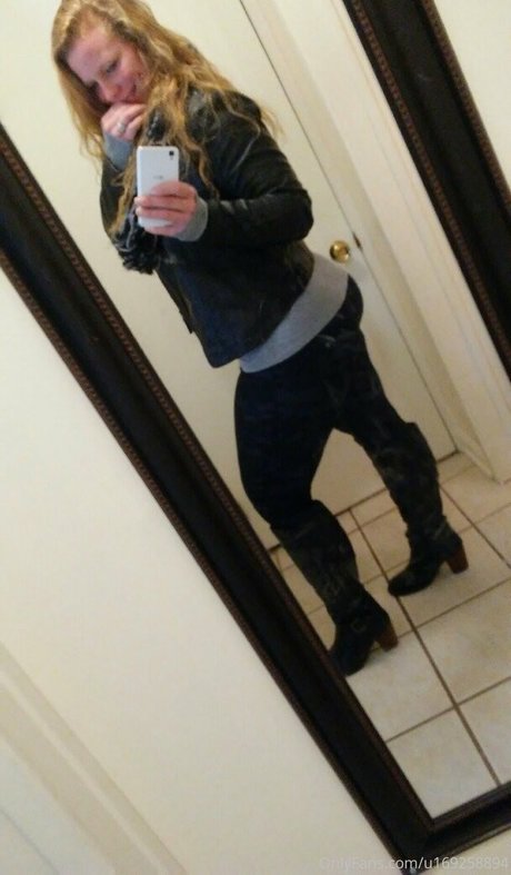 Bigbootymandyj1981