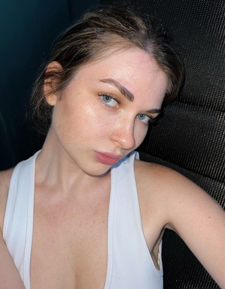 Nacktes geleaktes OnlyFans-Foto von Arina Berdnikova