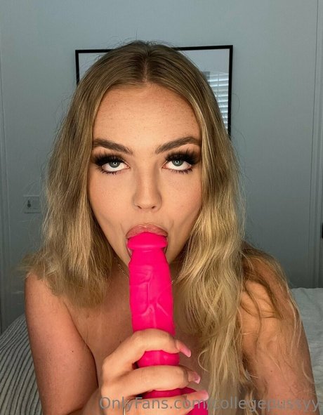 Nacktes geleaktes OnlyFans-Foto von Collegepussyy