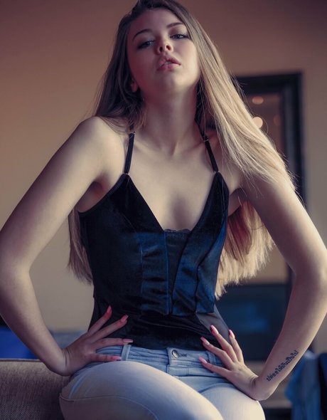 Nacktes geleaktes OnlyFans-Foto von Lana Lea