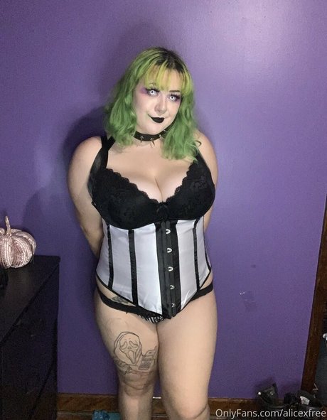 Nacktes geleaktes OnlyFans-Foto von Alicexfree
