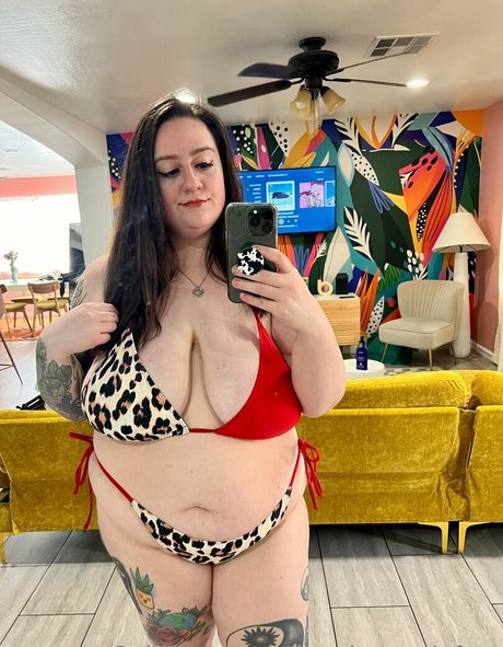 Nacktes geleaktes OnlyFans-Foto von Naughtynyxiefree