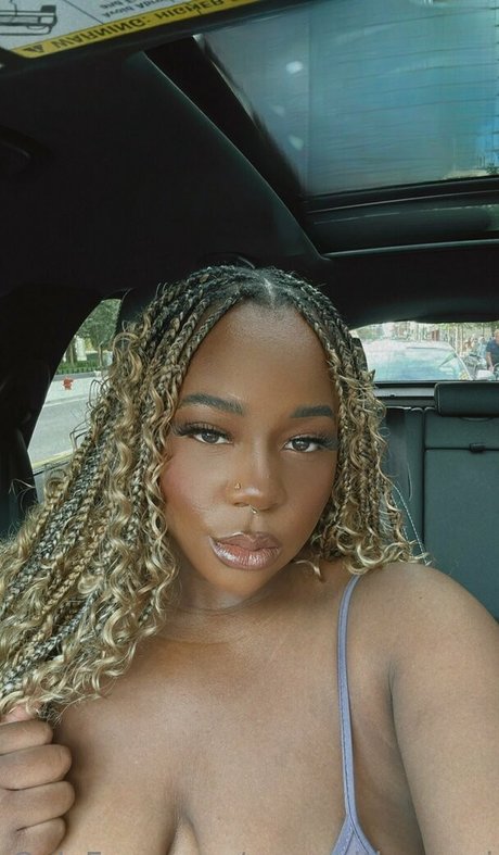 Nacktes geleaktes OnlyFans-Foto von Asmrwithnaomi