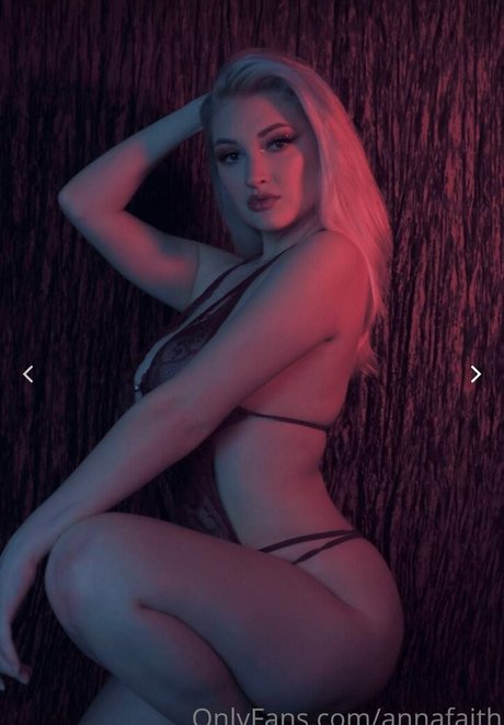 Nacktes geleaktes OnlyFans-Foto von Anna Faith