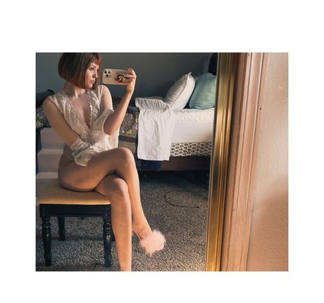 Nacktes geleaktes OnlyFans-Foto von Girl On Cinema