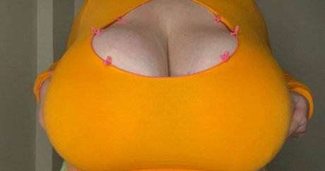 Nacktes geleaktes OnlyFans-Foto von Bustyqueen32mfree