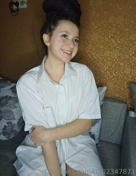 Nacktes geleaktes OnlyFans-Foto von Littleksyusha