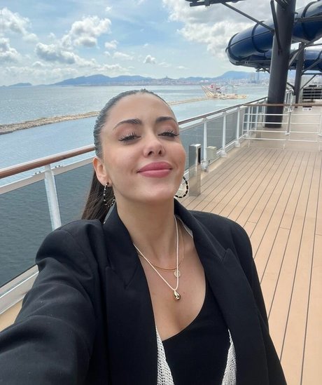 Rosario Matew