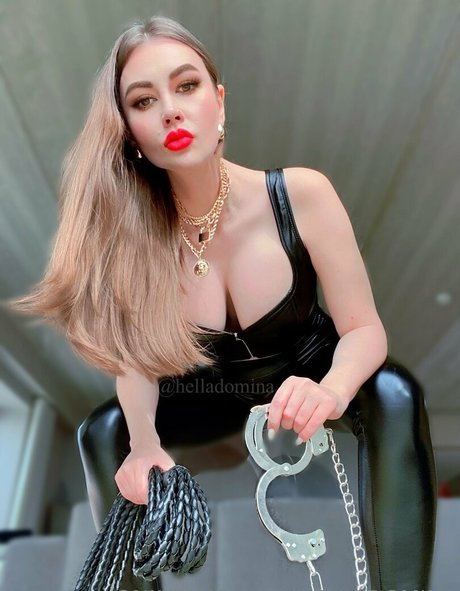 Nacktes geleaktes OnlyFans-Foto von Helladomina