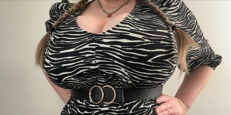 BustyQueen32M