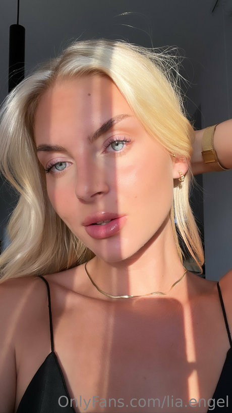 Nacktes geleaktes OnlyFans-Foto von Lia Engel