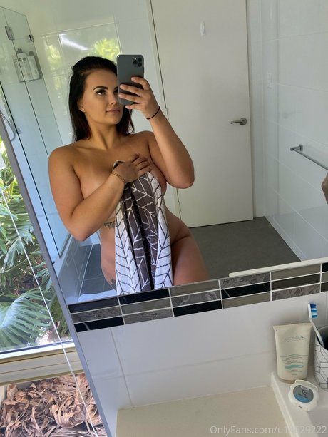 Nacktes geleaktes OnlyFans-Foto von Renee Gracie
