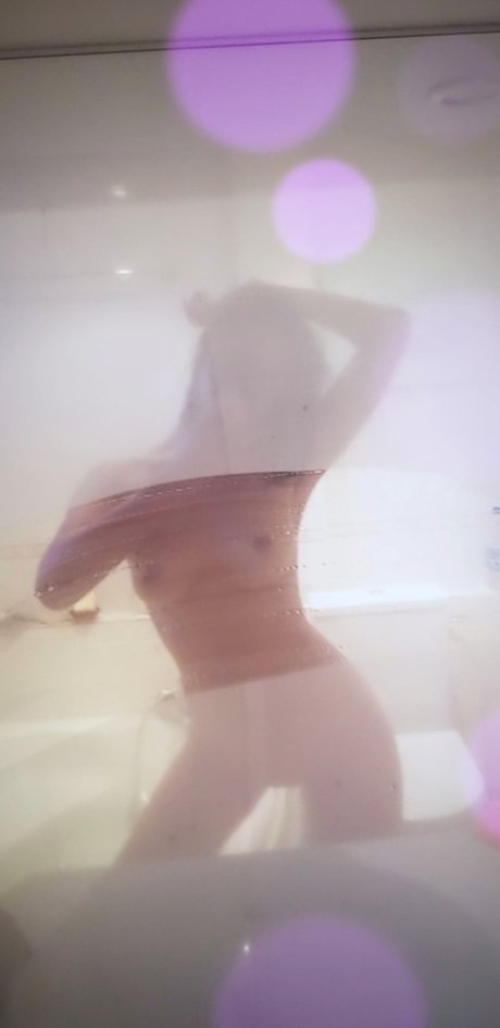 Nacktes geleaktes OnlyFans-Foto von Exoticwildflower