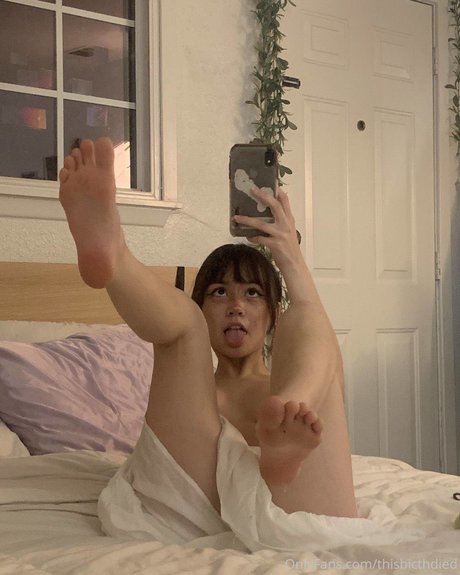 Nacktes geleaktes OnlyFans-Foto von Thisbicthdied