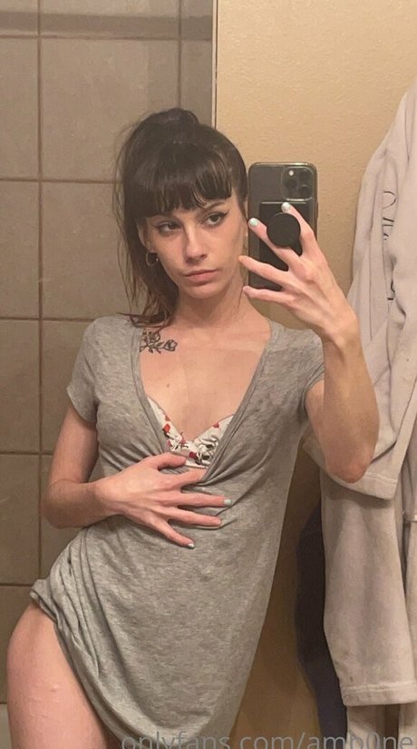 Nacktes geleaktes OnlyFans-Foto von Bel0vedbambi