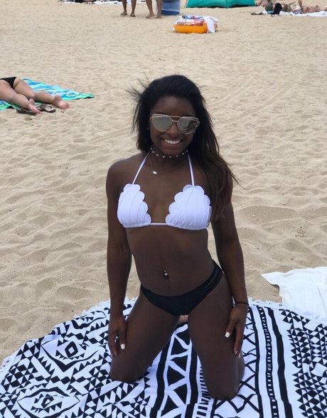 Nacktes geleaktes OnlyFans-Foto von Simone Biles