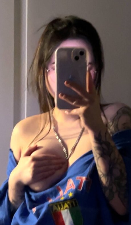 Nacktes geleaktes OnlyFans-Foto von Meiashes