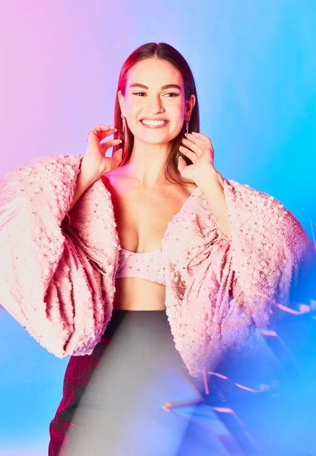 Nacktes geleaktes OnlyFans-Foto von Lily James