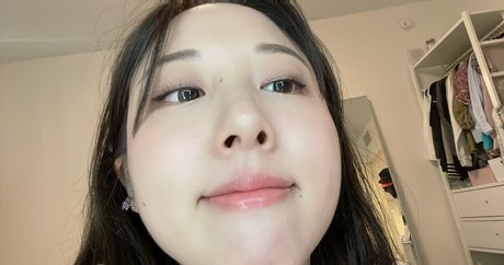 Nacktes geleaktes OnlyFans-Foto von Starsmitten