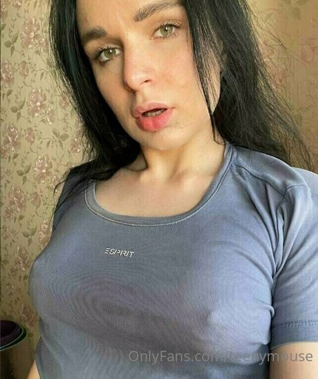 Nacktes geleaktes OnlyFans-Foto von Teenymouse