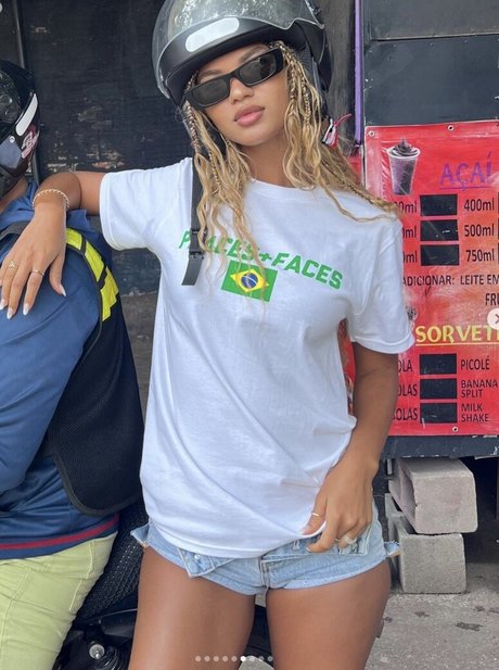 Nacktes geleaktes OnlyFans-Foto von Juliana Nalu