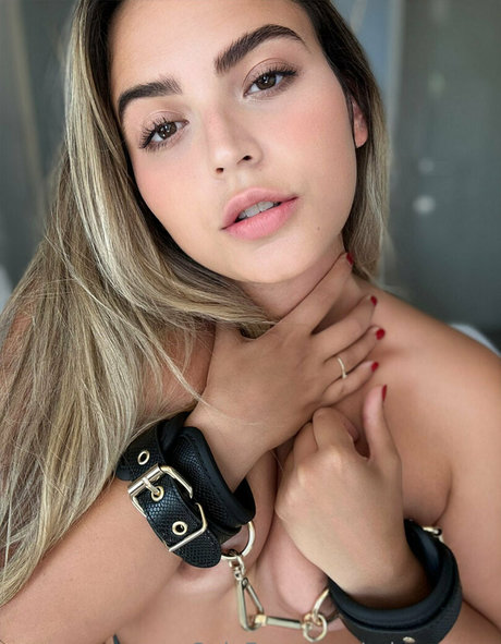 Nacktes geleaktes OnlyFans-Foto von Ariana Van X
