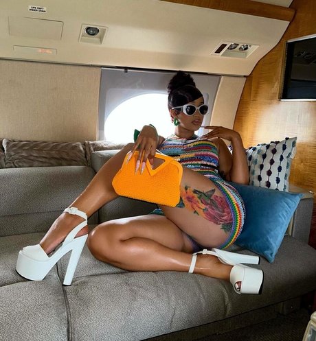 Nacktes geleaktes OnlyFans-Foto von Cardi B