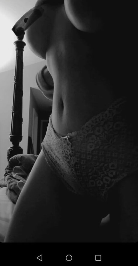 Nacktes geleaktes OnlyFans-Foto von Michelle Miele