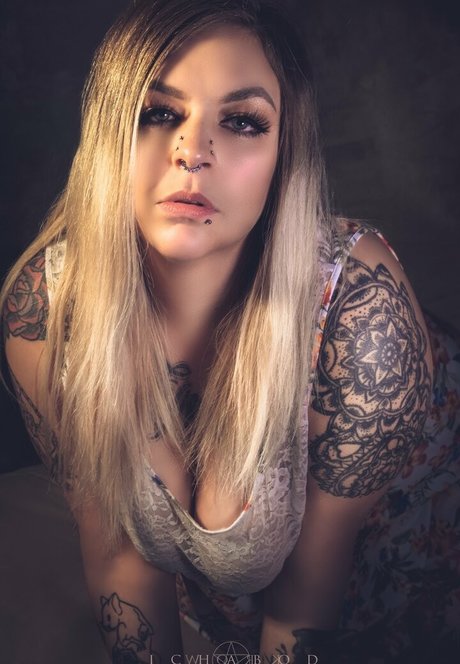 Nacktes geleaktes OnlyFans-Foto von Inkedshyvixen