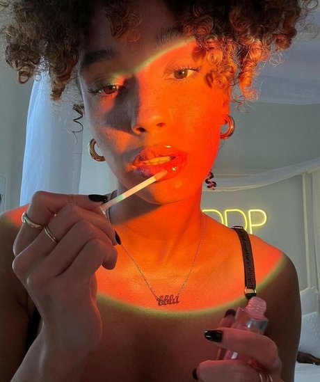 Nacktes geleaktes OnlyFans-Foto von Tazsangelsuncensored