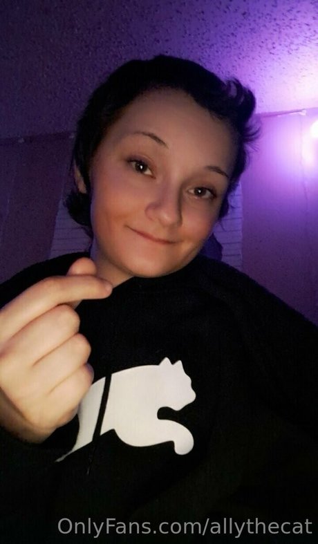 Nacktes geleaktes OnlyFans-Foto von Allythecat