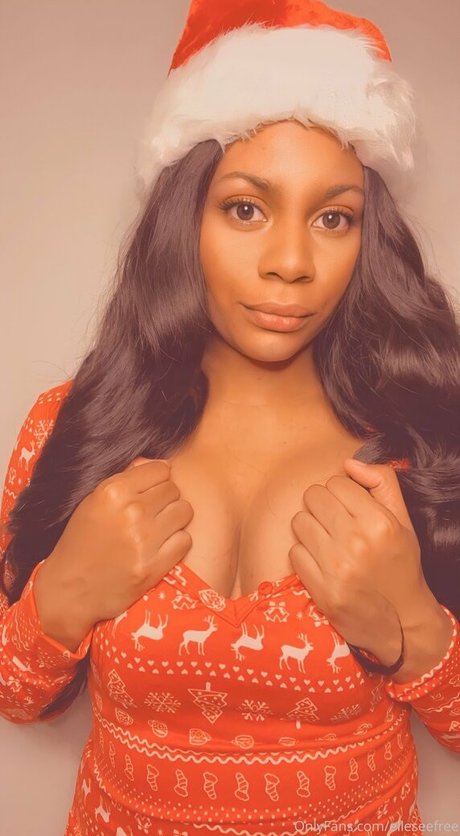 Nacktes geleaktes OnlyFans-Foto von Elleseefree
