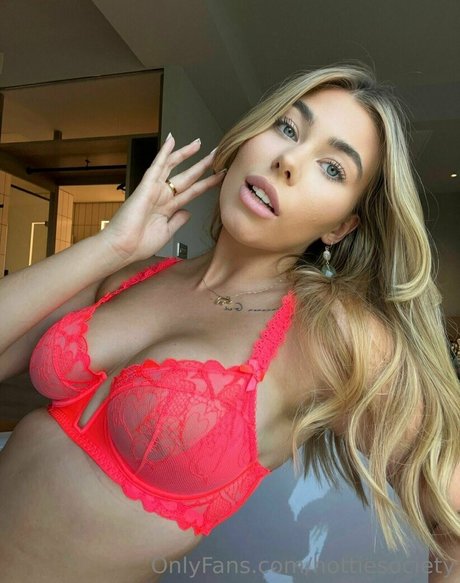 Nacktes geleaktes OnlyFans-Foto von Hottiesociety
