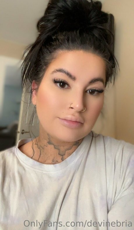 Nacktes geleaktes OnlyFans-Foto von Devinebria
