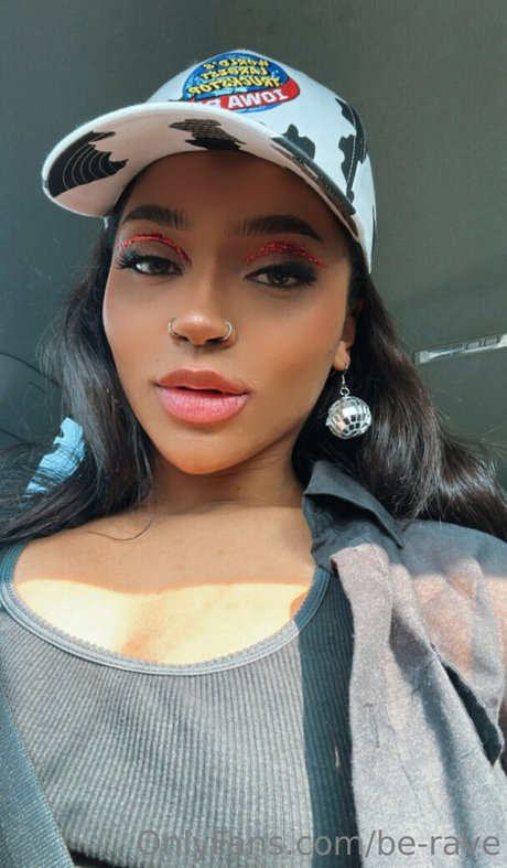 Nacktes geleaktes OnlyFans-Foto von Berave