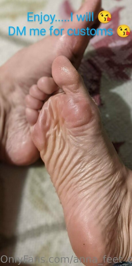 Annafeetcrushvore