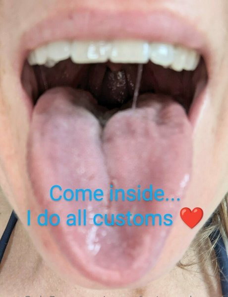 Anna_feet_crush_vore