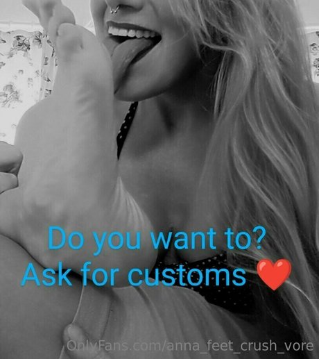 Anna_feet_crush_vore