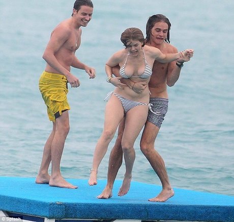 Nacktes geleaktes OnlyFans-Foto von Alice Eve