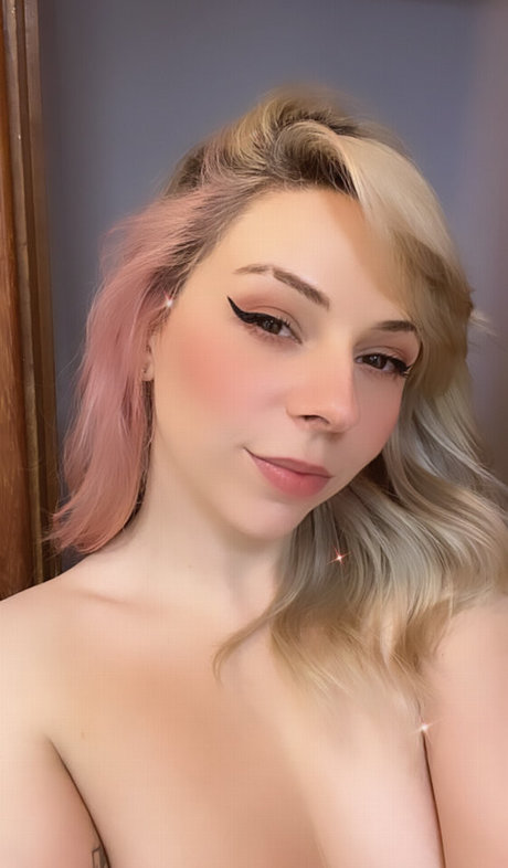 Nacktes geleaktes OnlyFans-Foto von Ammyzitta
